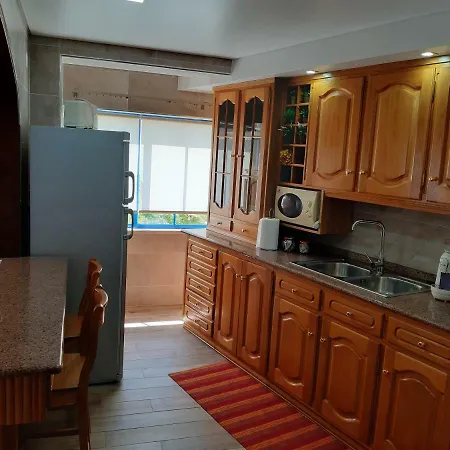 Apartamento Com Garagem E Vista De Mar